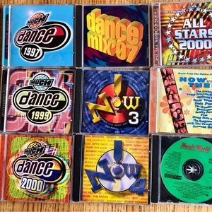 Assorted CDs pop 90s